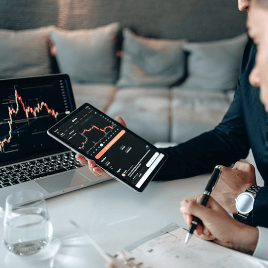 NordaFinextra - Team von Kryptowährungsexperten